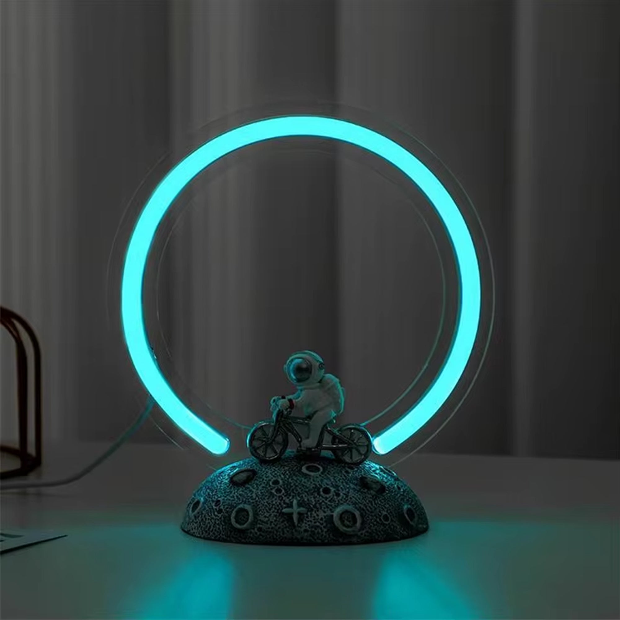 Astronaut LED Lamp White & Blue