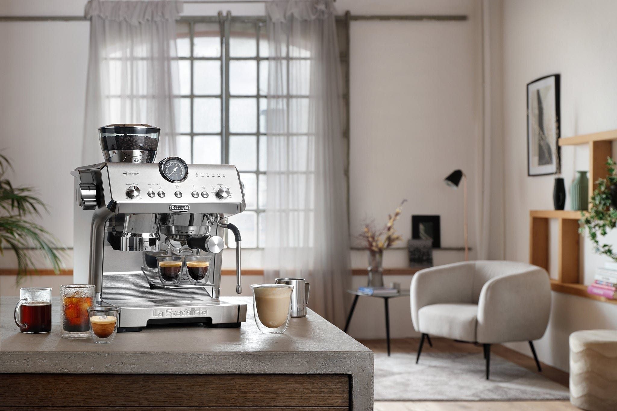 Delonghi La Specialista Opera Manual Pump Espresso Machine EC9555.M